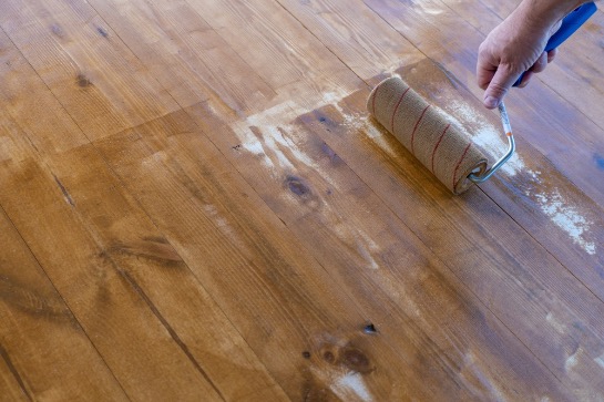 varnishing wooden floors