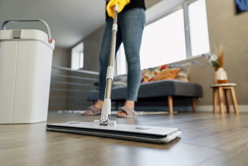 limpiar suelo de madera muy sucio