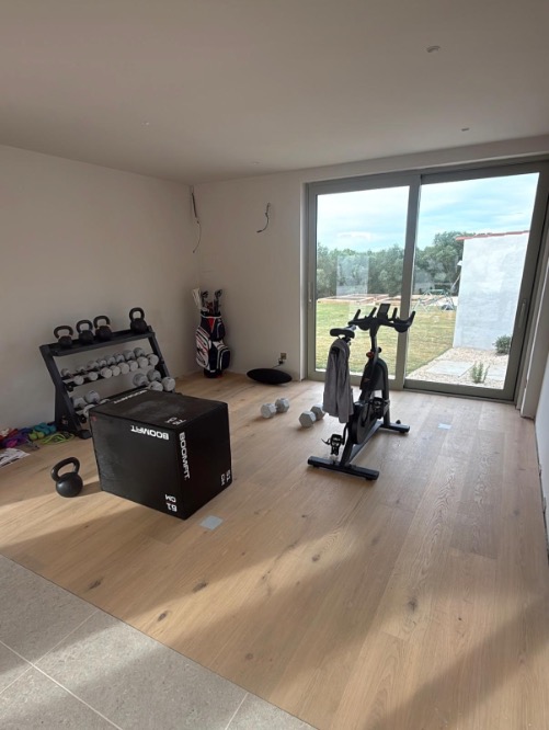 Combined wood and ceramic flooring: Ideas and examples