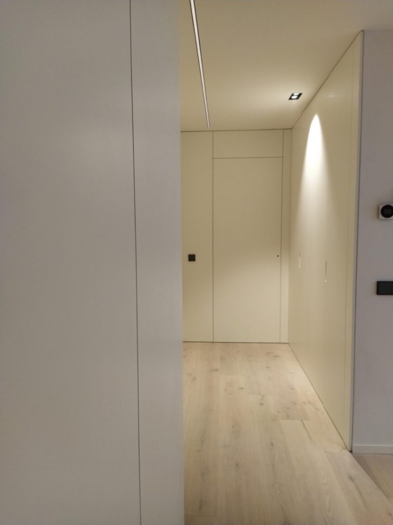 combinar puertas y suelos de madera
